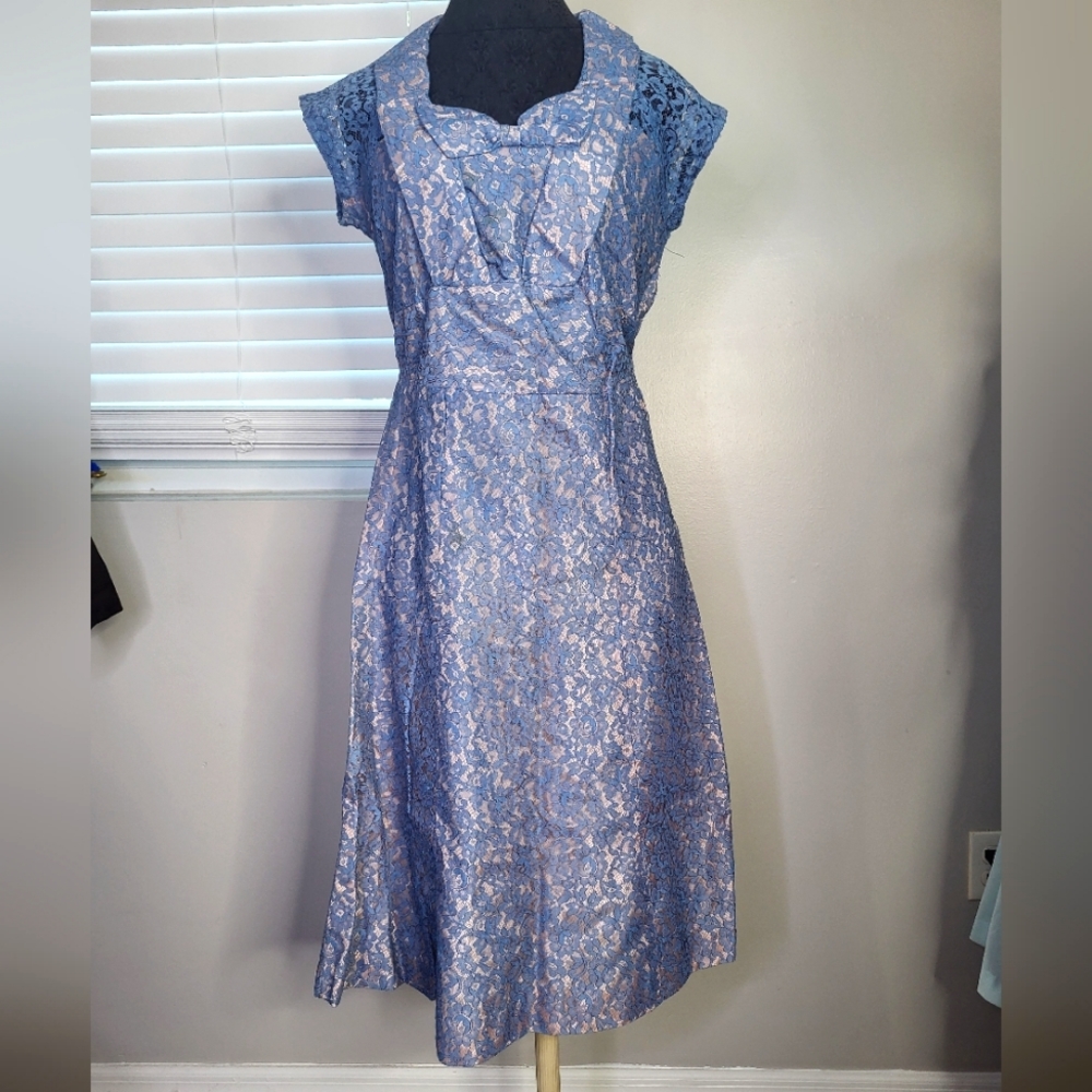 Beautiful 1940/50s Periwinkle and Blush Lace Midi Dress
